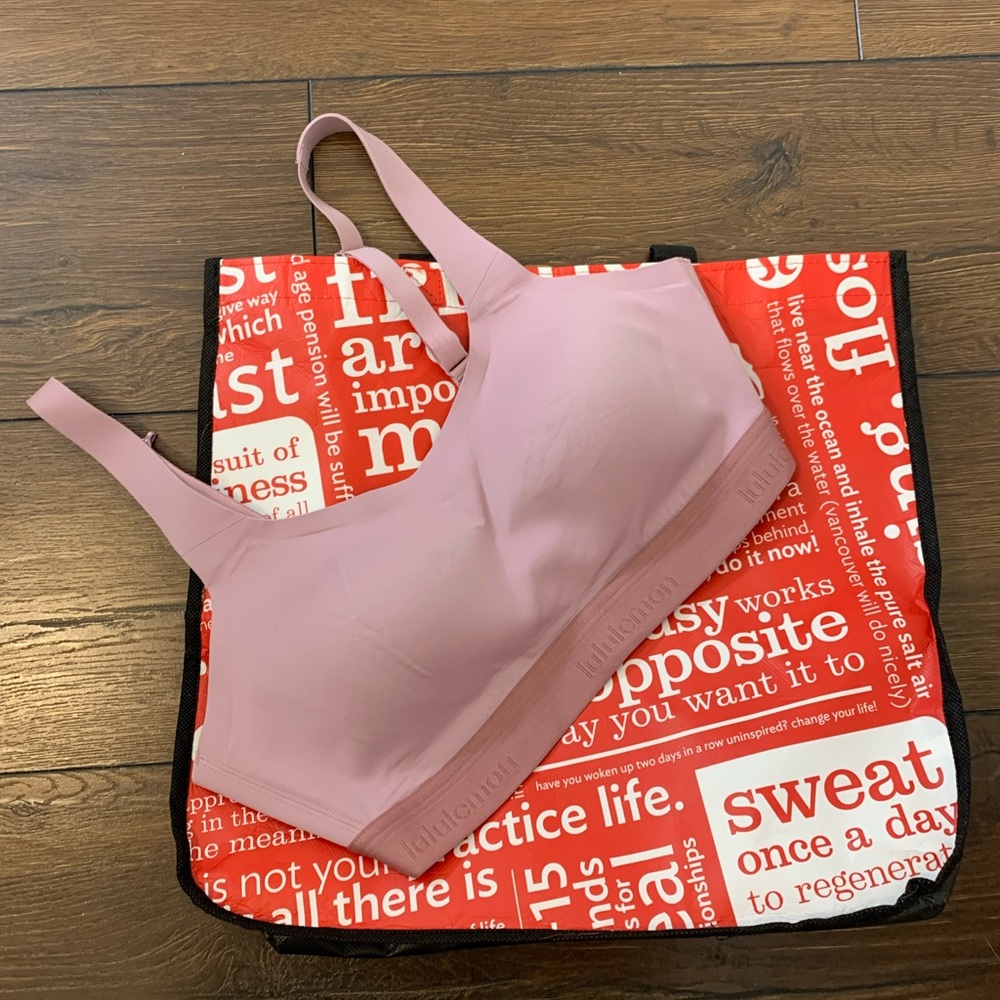 Lululemon sports bra